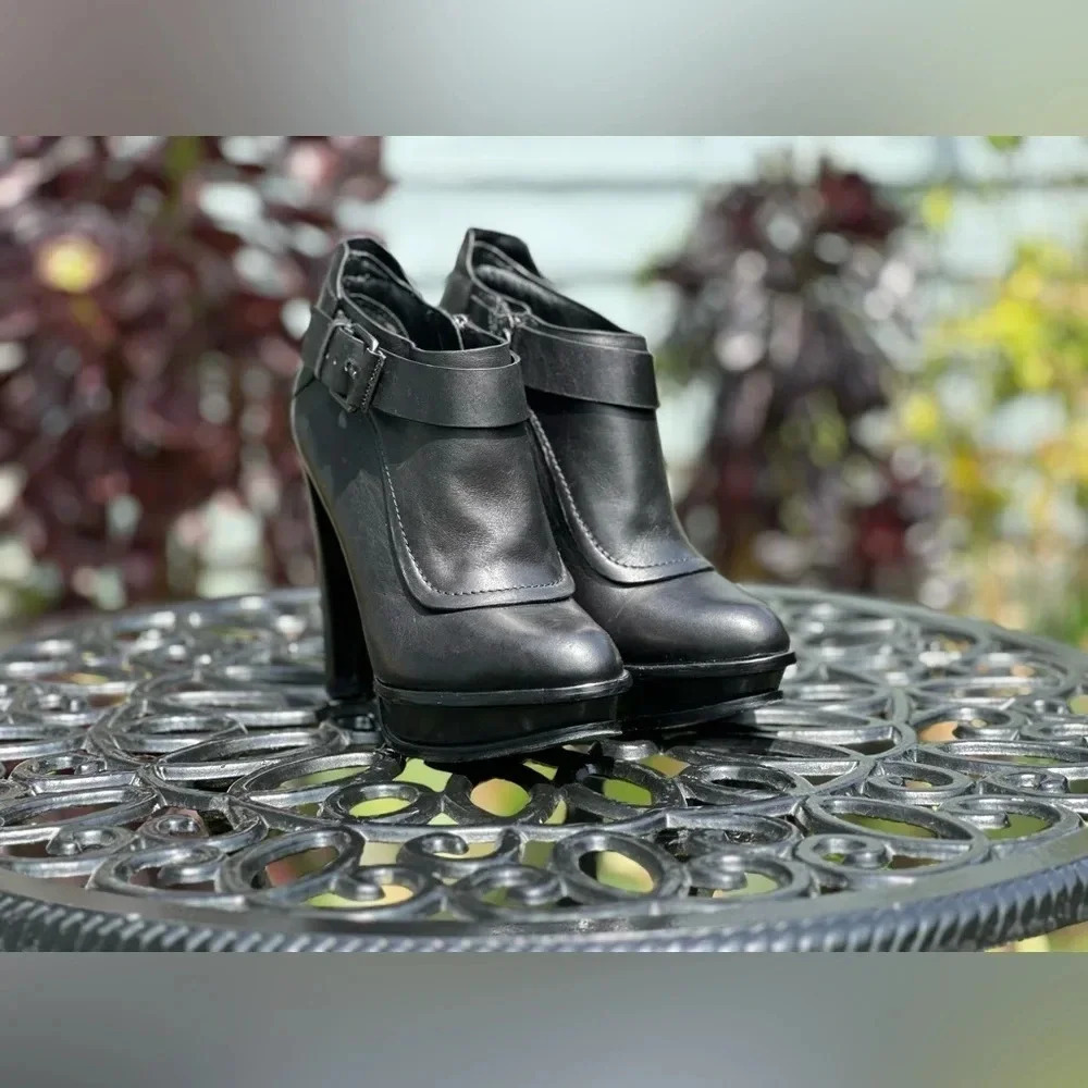 Stella Luna — Italian Leather Platform Pumps - Picture 2 of 10